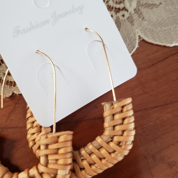 NWOT Basket Weave Earrings,  Tan/Gold, 2.5"L - Picture 2 of 3